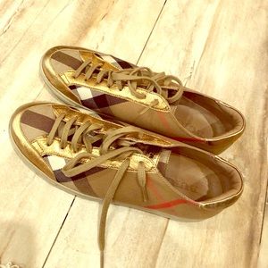 Shoes Burberry Brand